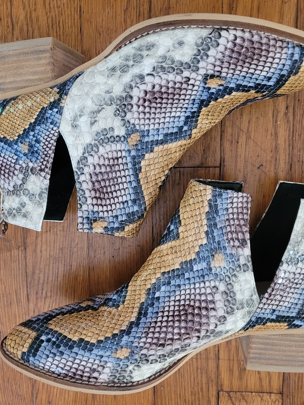 Sz 8 Arider Girl Snake-Print Cutout Ankle Bootie
